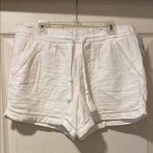 NWT Maurices M White Crochet Linen Shorts